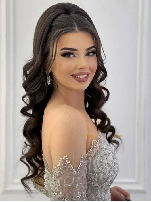 Half-Up-Half-Down-Bridal-Hairstyle-with-Loose-Curls