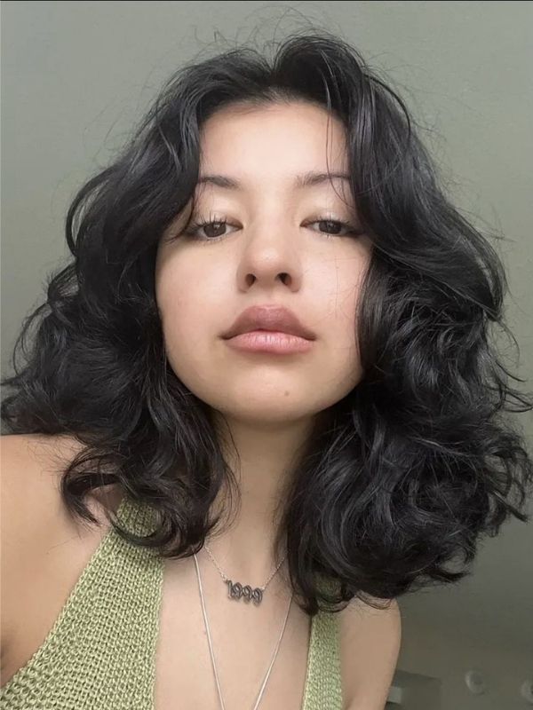 Medium-Haircuts-for-Wavy-Hair.