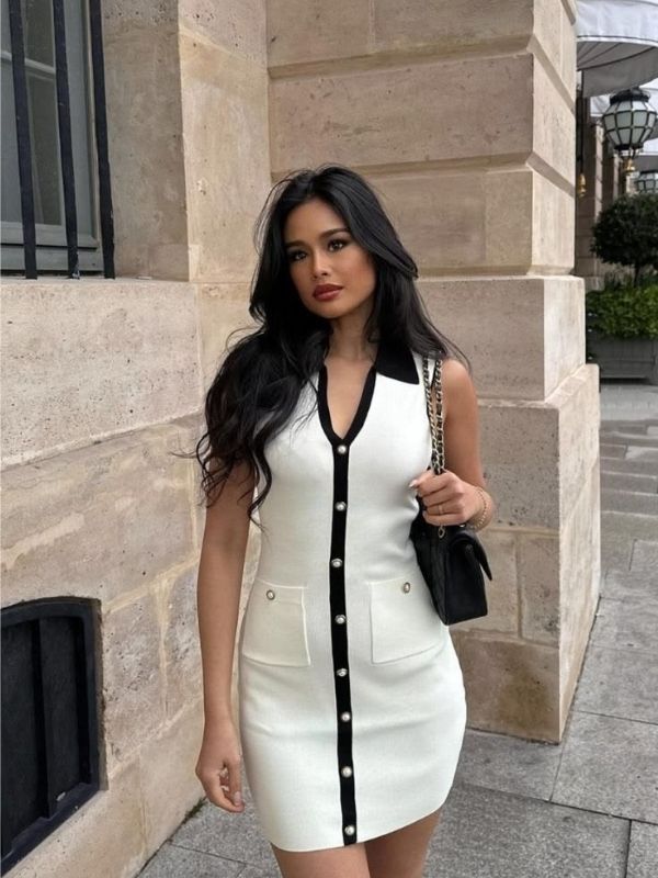 
Striped-Dress-with-Simple-Accessories.