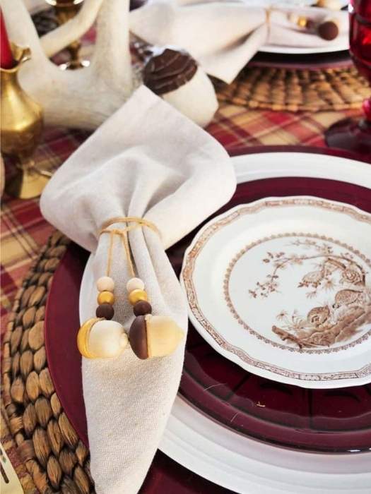 DIY-Acorn-Napkin-Rings
