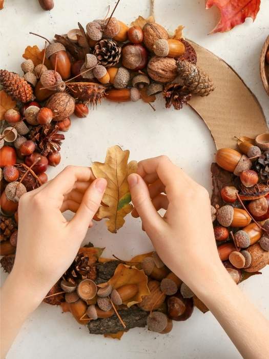 Fall-Wreath-made-with-acorn