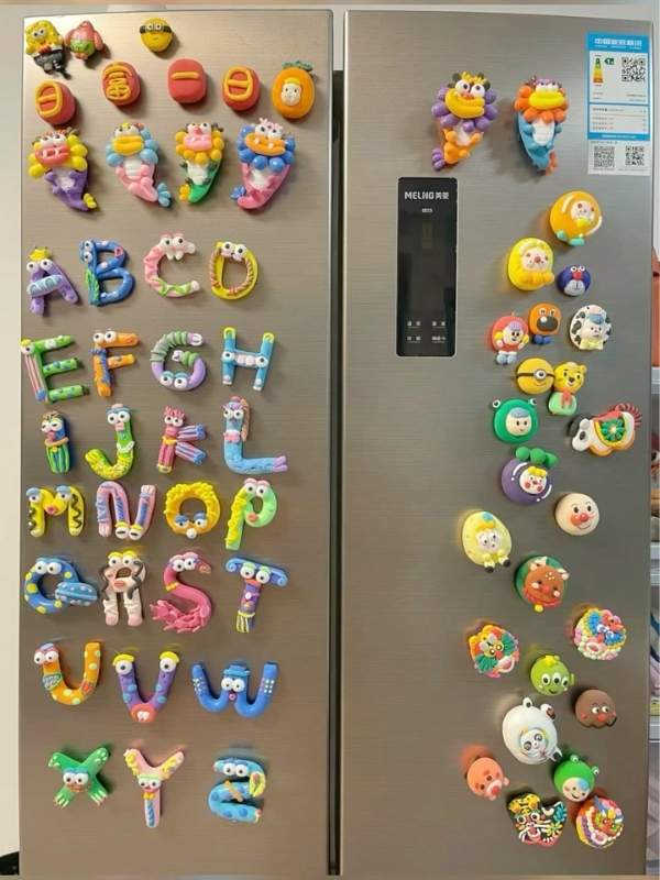 DIY-Fridge-clay-Magnets-sticked-at-the-fridge