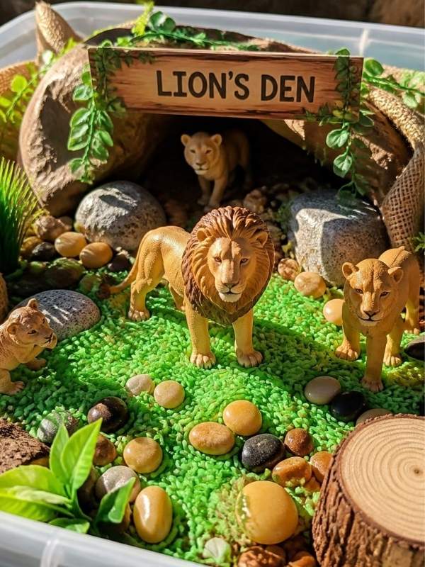 Lions-Den-Sensory-Bin-Craft-as-15-easy-daniel-and-the-lions-den-craft-ideas-that-help-kids-learn-the-bible-story