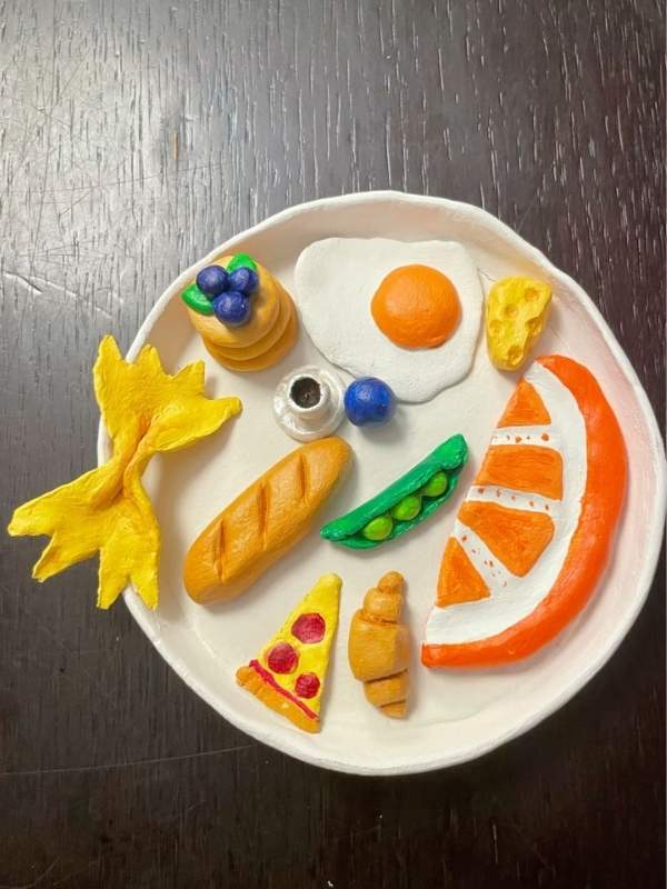 Clay-Miniature-Food-Decor-showing-different-food-on-the-table