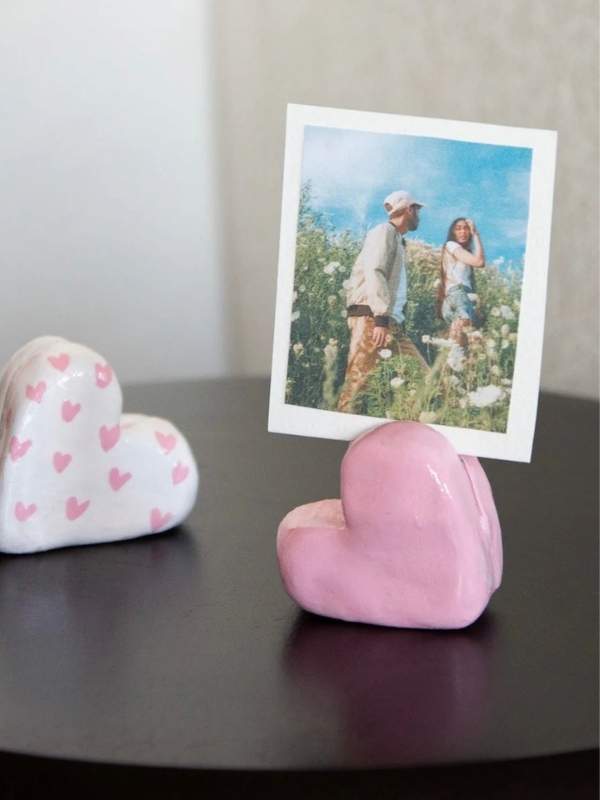 Air-Dry-Clay-Photo-Holders-showing-image-of-a-pink-and-white-heart-shaped-clay-and-picture-in-the-pink-one-on-the-table