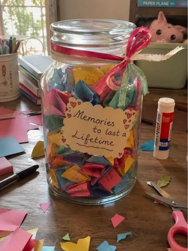 DIY-Memory-Jar-filled-with-thoughtful-texts-as-Handmade-Crafts-for-Gifts