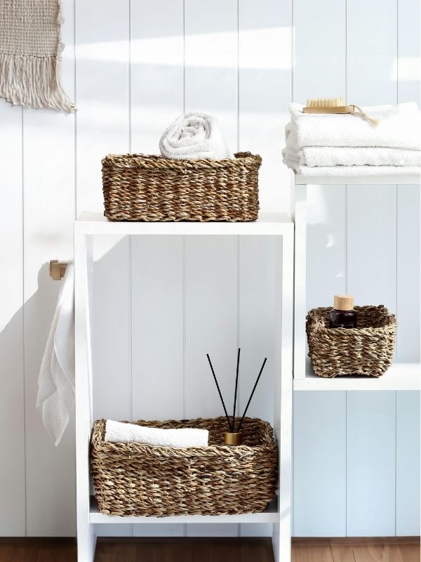 Image-of-DIY-Rope-Storage-Basket-that-is-placed-on-the-bathroom-storage-stand