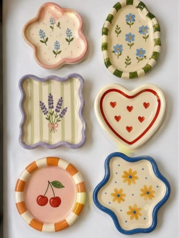 Image-of-plates-on-the-table