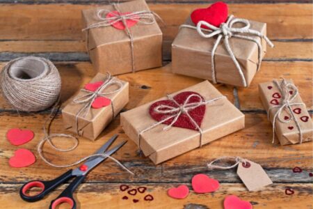 Featured-Image-Of-Handmade-Gifts-Ideas-showing-image-of-different-packaged-gifts-on-the-table