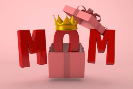 Featured-Image-of-Christmas-Gift-Ideas-for-mom-showing-a-gift-basket-with-an-alphabet-of-mom