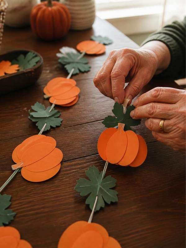 seasonal-Paper-Garland.
