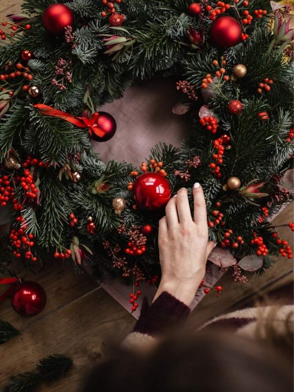 Image-of-traditional-christmas-wreath