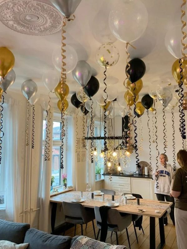 Balloon-Ceiling-for-new-year's-balloon-Decoration.