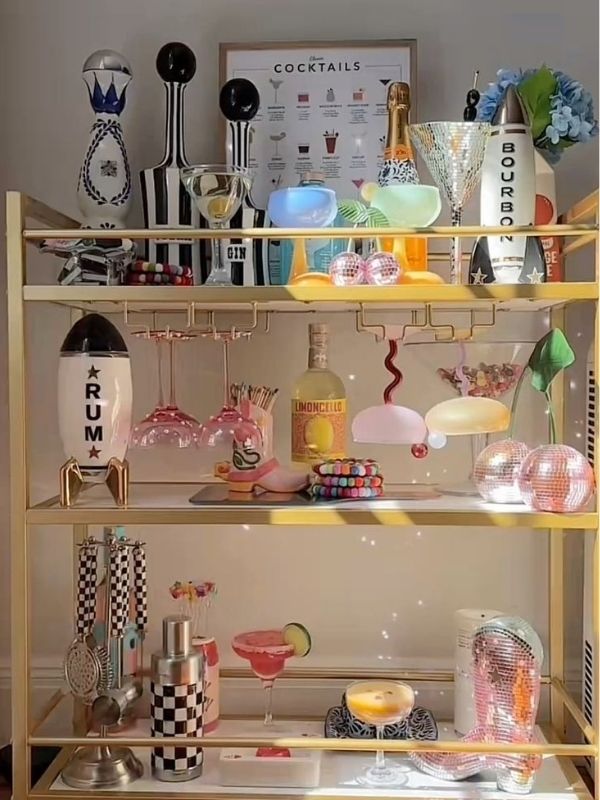 Image-of-a-beautiful-bar-cart-that-has-different-entertaining-drinks
