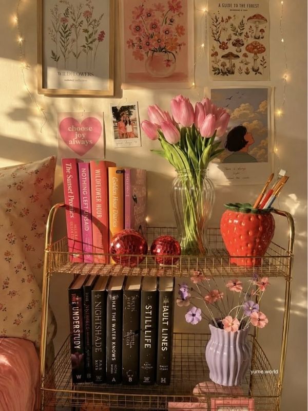 Books-and-Decorative-Objects-cart