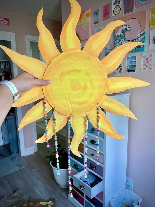 Sun-Crafts-for-kids-showing-a-ladies-hand-holding-it