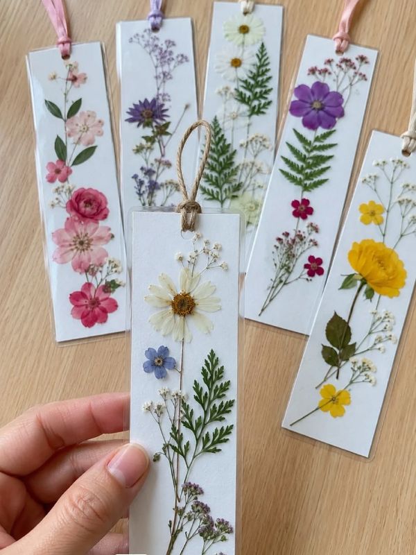DIY-Pressed-Flower-Bookmarks