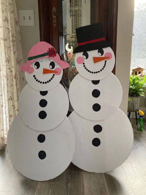 DIY-Snowman-Decorations-Made-From-Cardboard