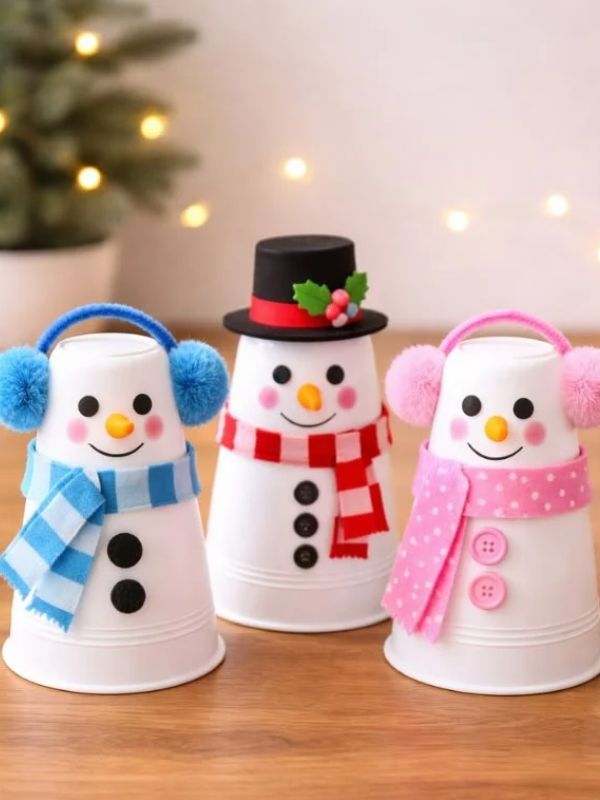 DIY-Snowman-Decorations-Using-Plastic-Cups.