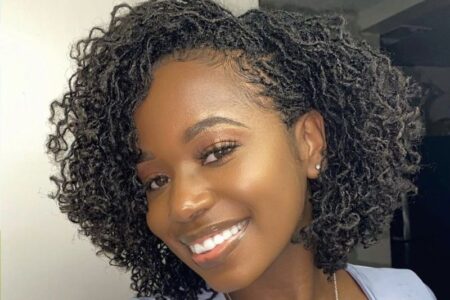 Featured-Image-Of-MicroLocs-for-Beginners-Showing-a-woman-on-Locs
