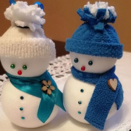 Featured-Image-of-DIY-Snowman-Decorations-showing-image-of-two-deecorated-snow-man