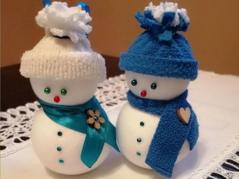 Featured-Image-of-DIY-Snowman-Decorations-showing-image-of-two-deecorated-snow-man