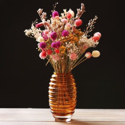 Featured-Image-of-Dried-Flowers-in-a-dark-background