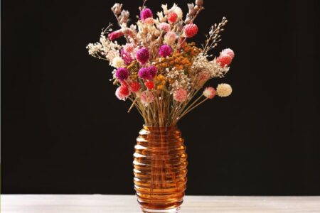 Featured-Image-of-Dried-Flowers-in-a-dark-background