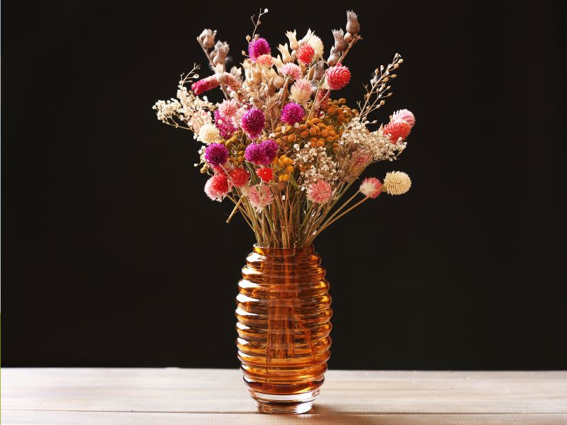 Featured-Image-of-Dried-Flowers-in-a-dark-background