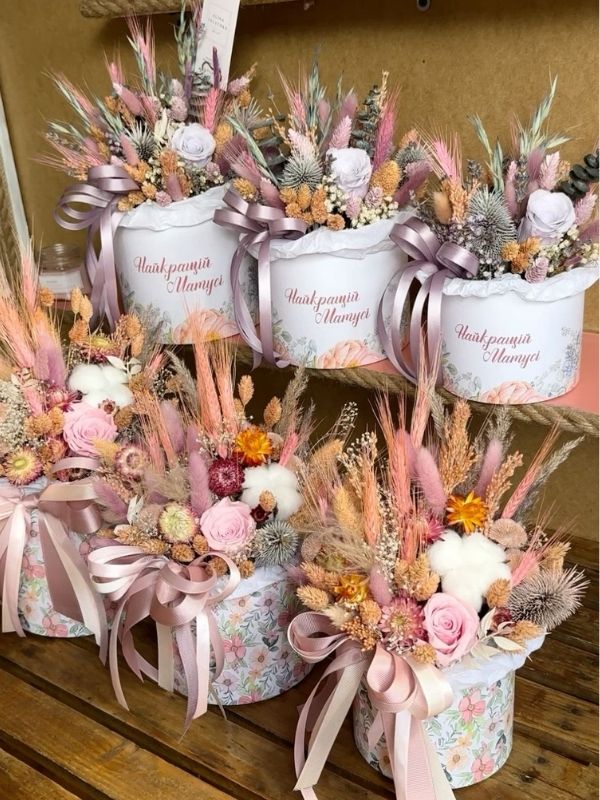 Image-Gift-Box-With-Dried-Flowers