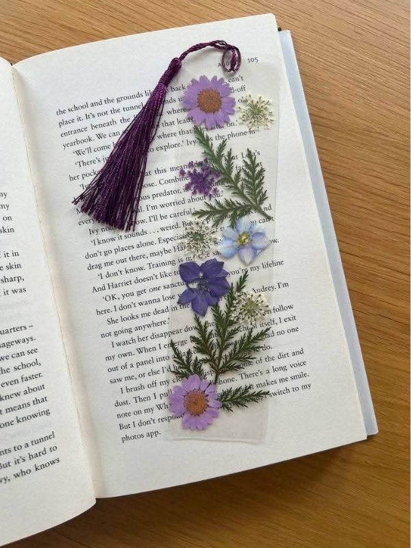 An-Image-of-Bookmark-made-with-flower