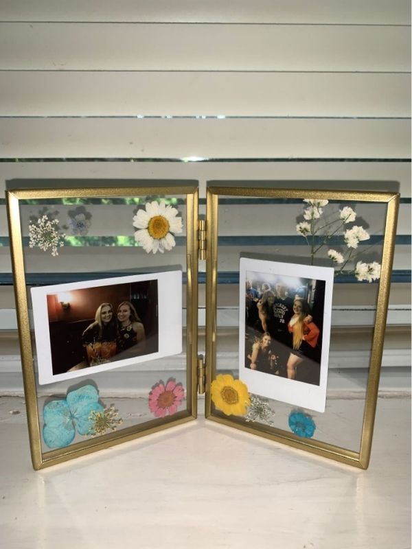Image-of-Picture-Frame-With-Dried-Flowers