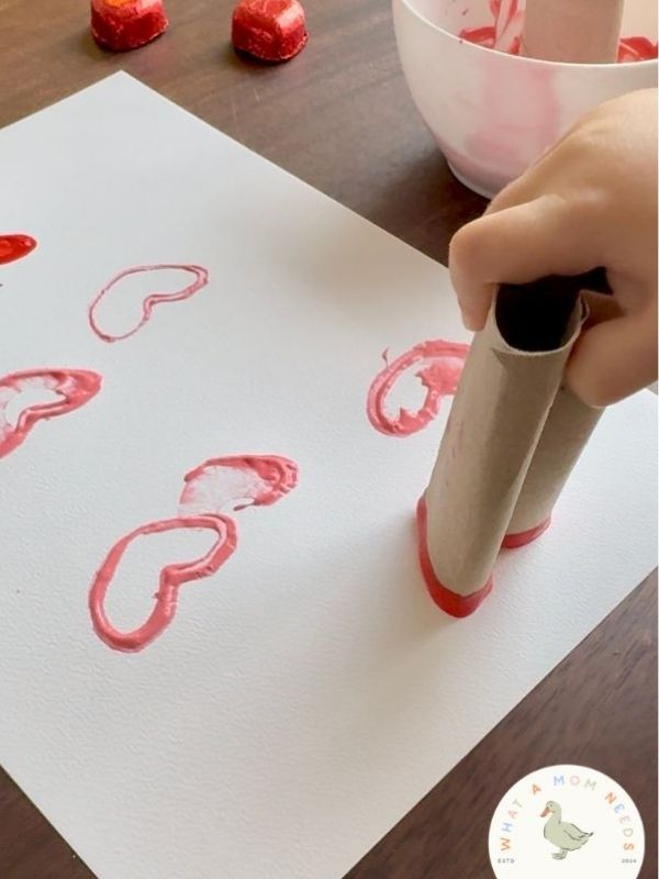 Image-of-white-paper-that-is-stamped-with-heart-art-using-toilet-roll